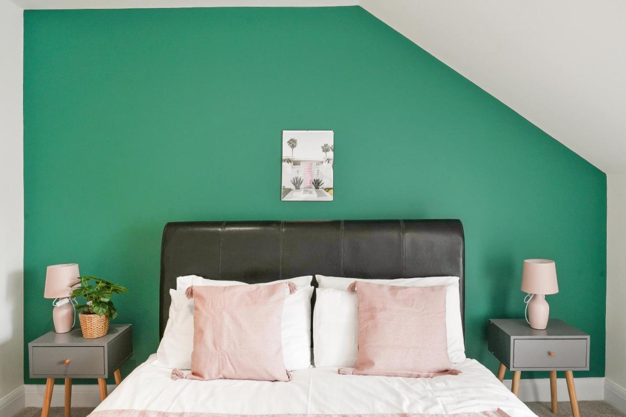 Lovely 4 Bed With Ensuite Free Wifi Off Street Parking In Sutton Morden  Exterior foto