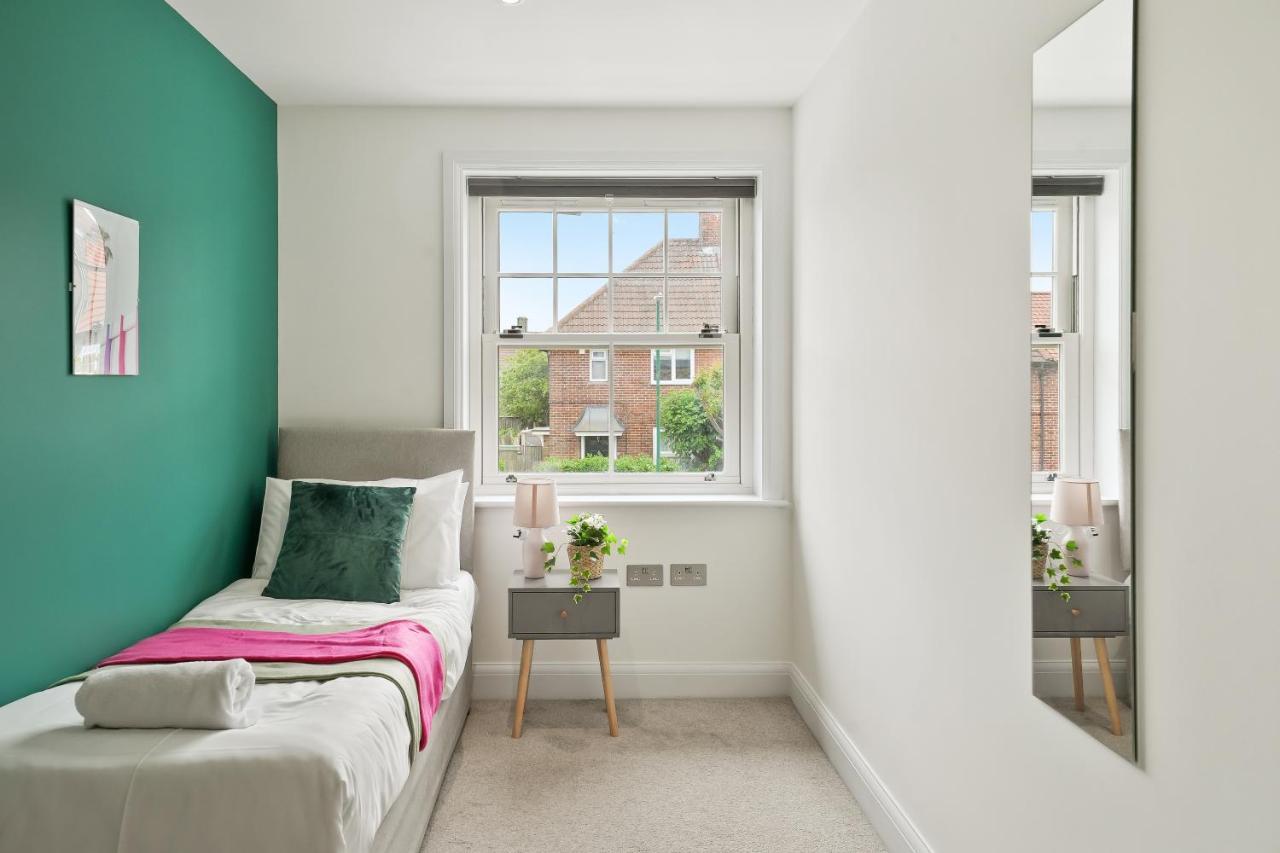 Lovely 4 Bed With Ensuite Free Wifi Off Street Parking In Sutton Morden  Exterior foto