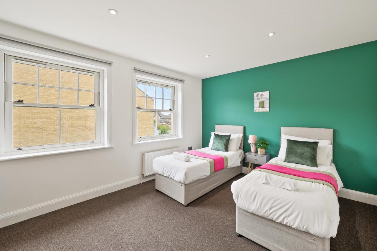 Lovely 4 Bed With Ensuite Free Wifi Off Street Parking In Sutton Morden  Exterior foto
