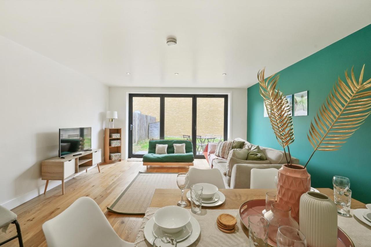 Lovely 4 Bed With Ensuite Free Wifi Off Street Parking In Sutton Morden  Exterior foto