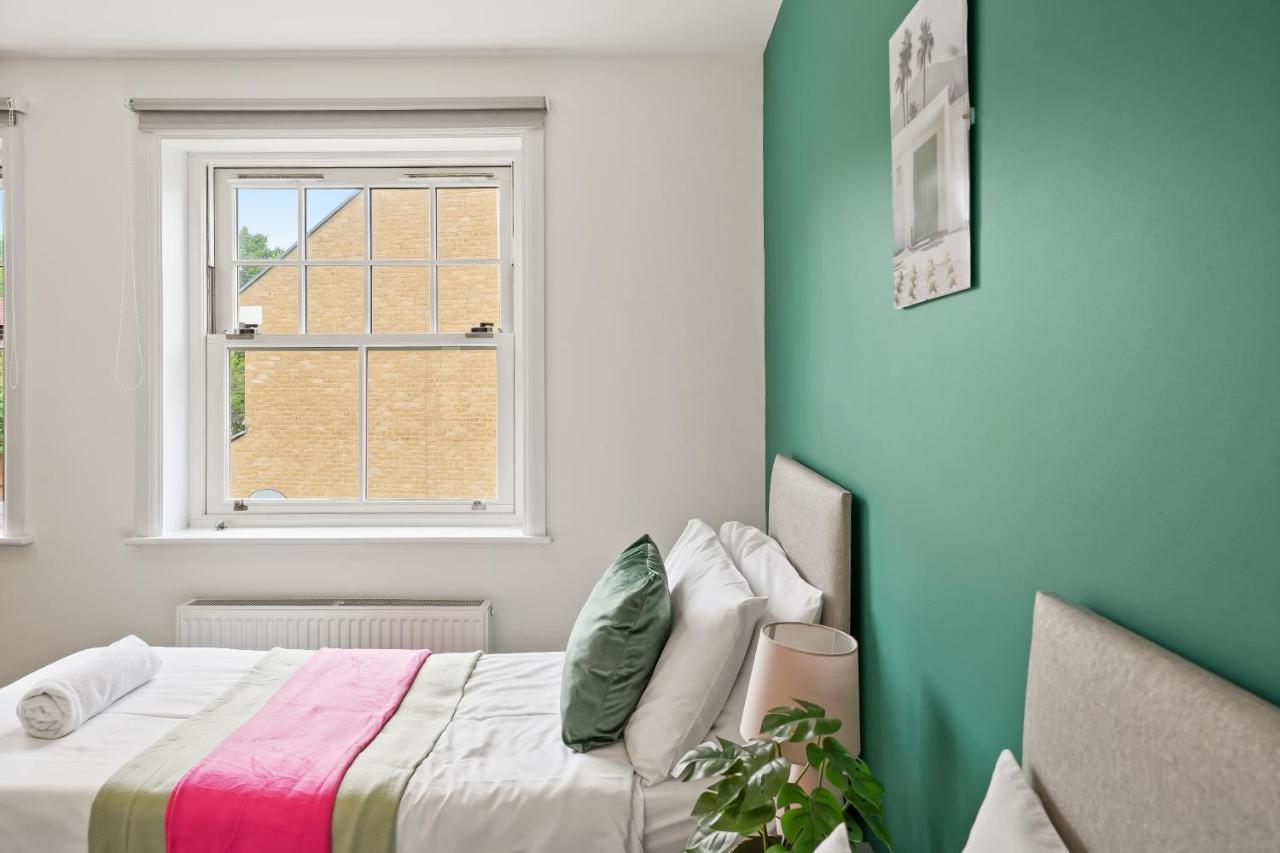Lovely 4 Bed With Ensuite Free Wifi Off Street Parking In Sutton Morden  Exterior foto
